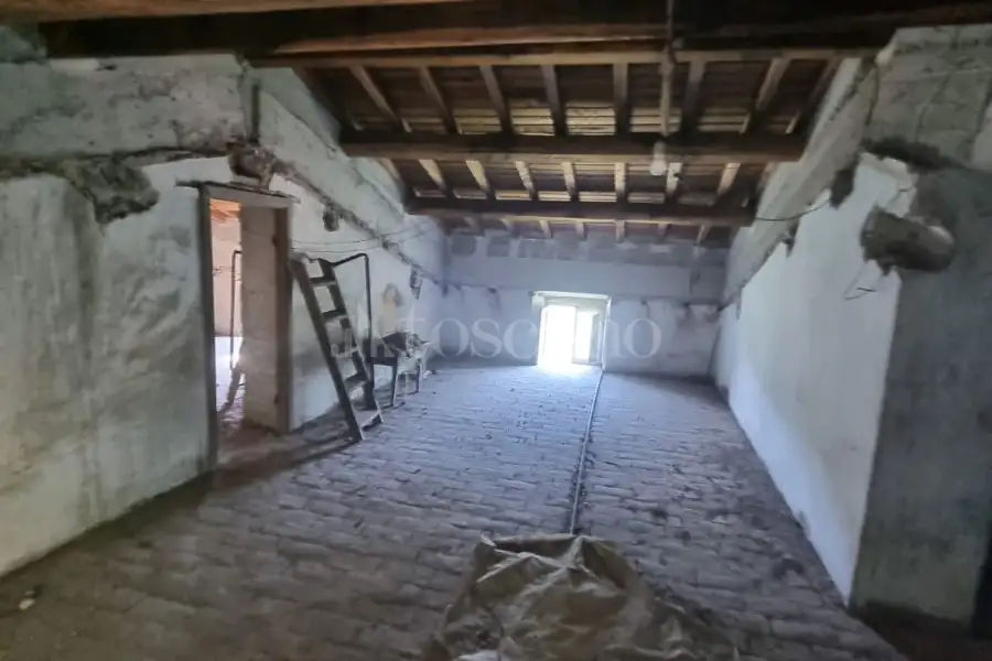 Casale in vendita di 660 mq a €95.000 (rif. 22/2025)