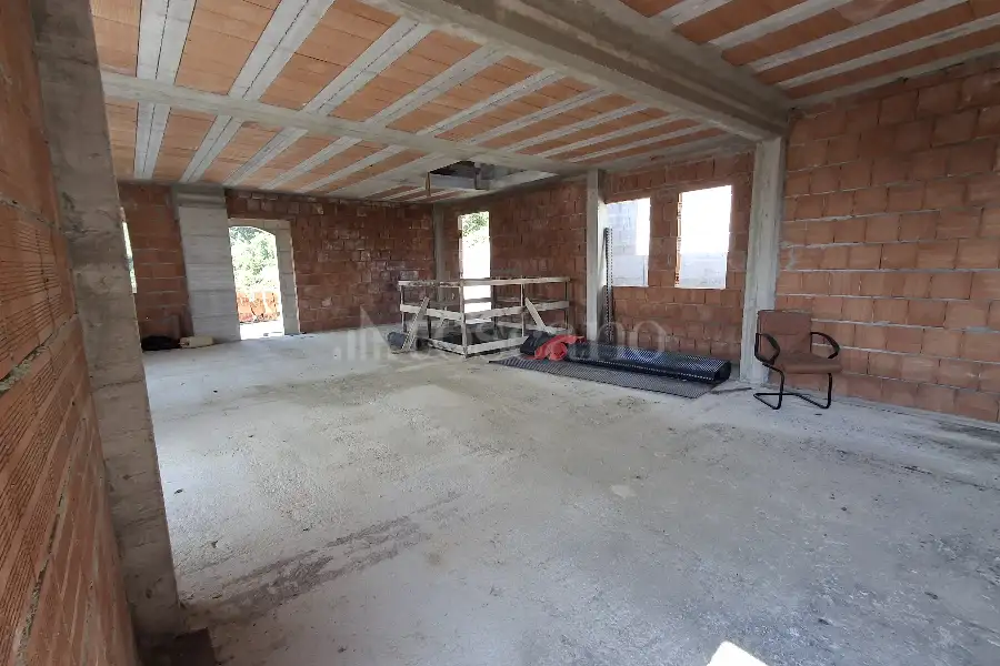 Casale in vendita di 400 mq a €500.000 (rif. 2/2025)