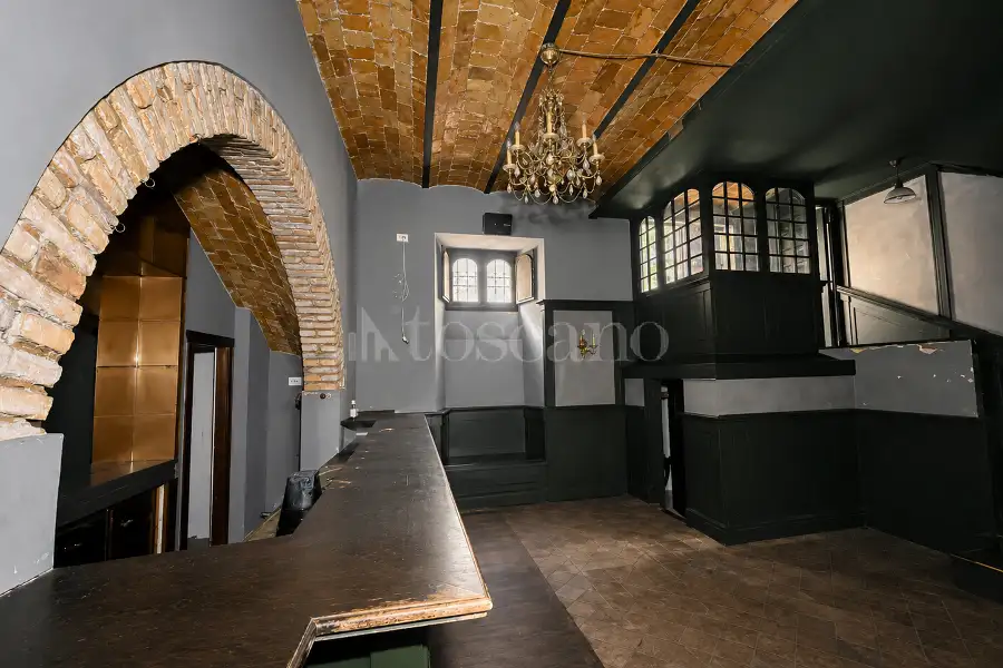 Negozio in vendita di 106 mq a €340.000 (rif. 18/2026)