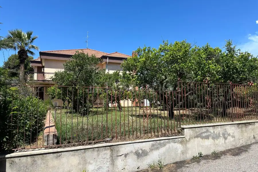 Villa in vendita di 575 mq a €878.000 (rif. 89/2025)