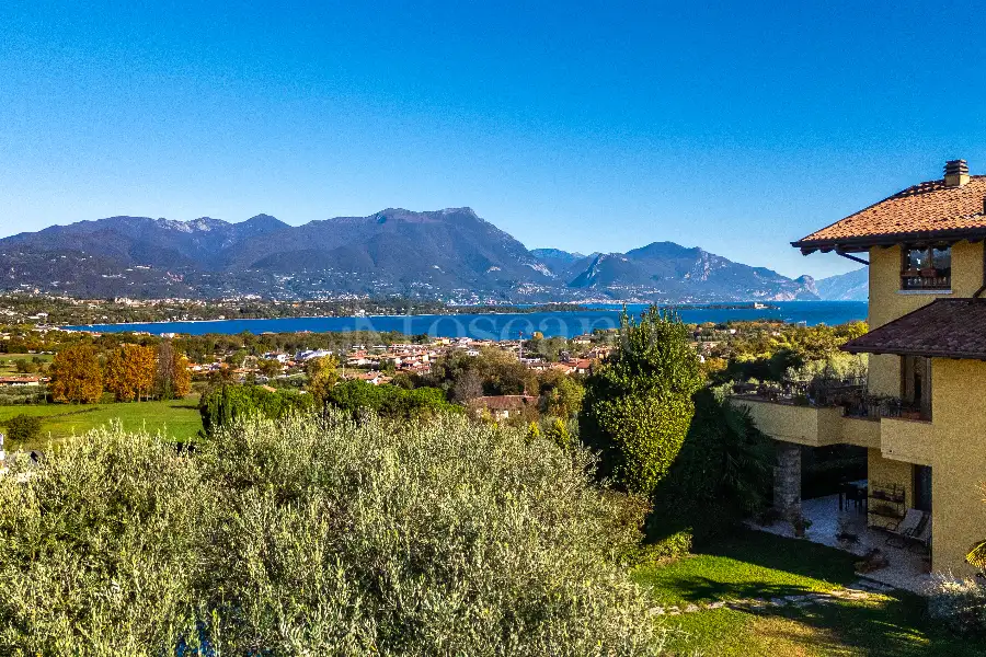 Villa in vendita di 583 mq a €2.680.000 (rif. 66/2025)