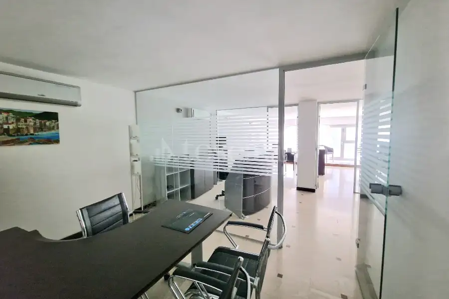Ufficio in vendita di 100 mq a €255.000 (rif. 25/2026)