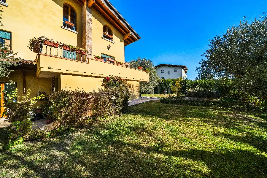 Villa in vendita di 583 mq a €2.680.000 (rif. 66/2025)