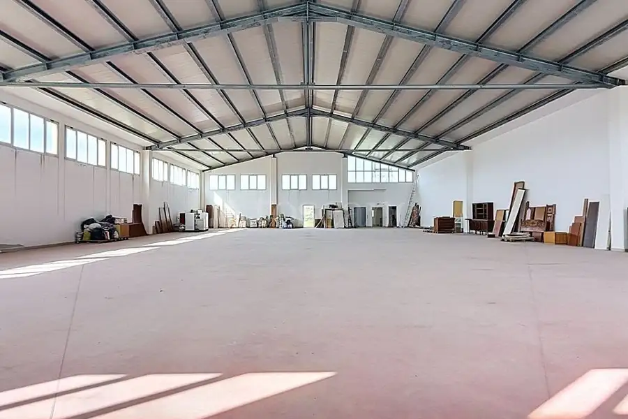Capannone in vendita di 830 mq a €350.000 (rif. 213/2026)