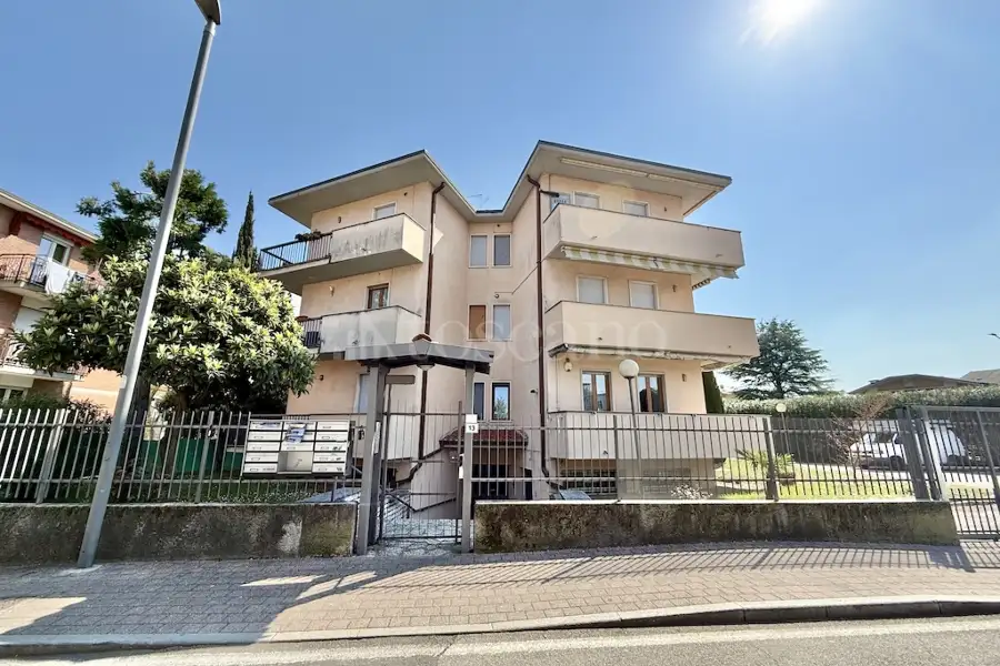 Ufficio in affitto di 100 mq a €1.200 (rif. 11/2026)