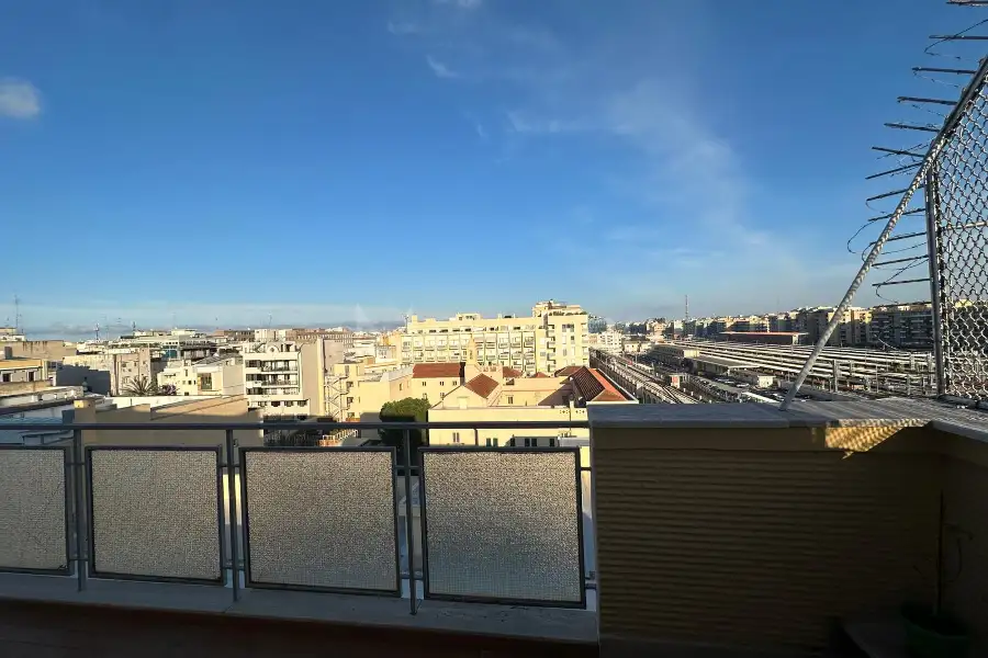 Attico in affitto di 80 mq a €700 (rif. 9/2026)