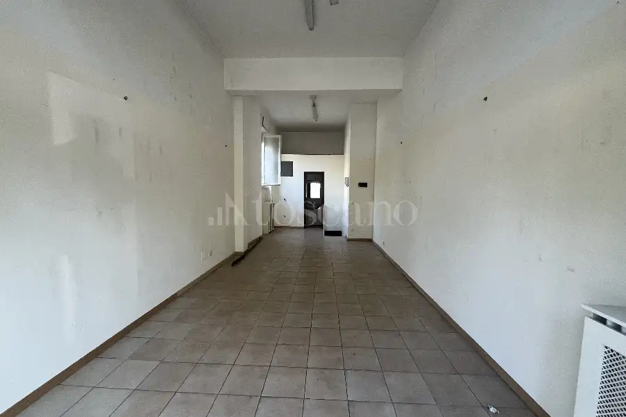 Negozio in affitto di 35 mq a €750 (rif. 12/2025)