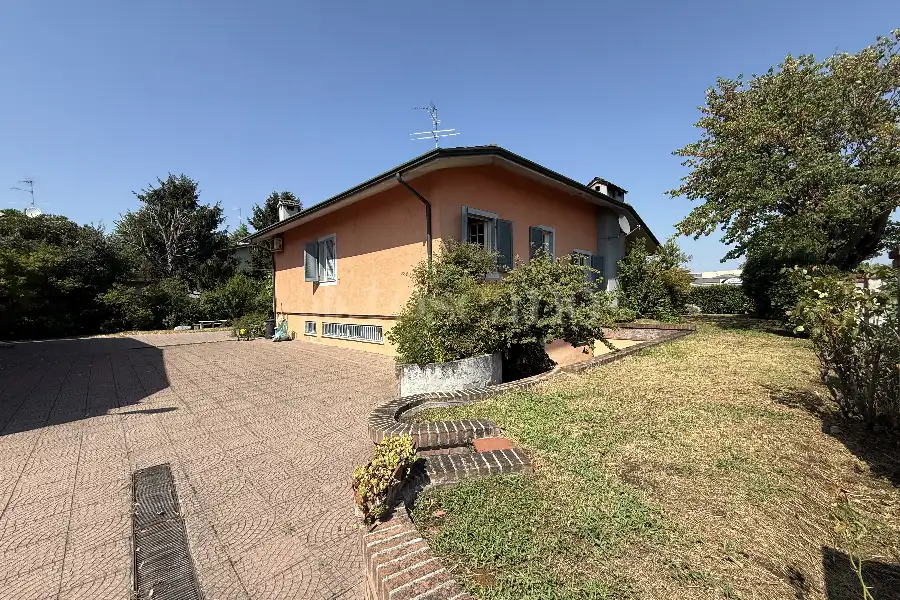 Villa in vendita di 500 mq trattativa riservata (rif. 33/2026)