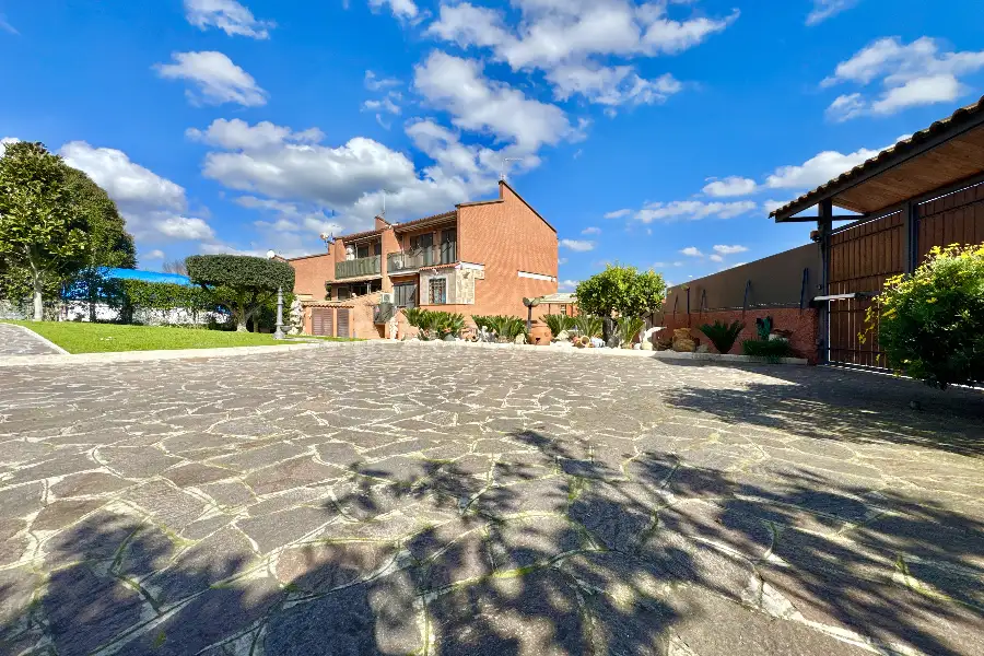 Villa Bifamiliare in vendita di 215 mq a €649.000 (rif. 10/2026)