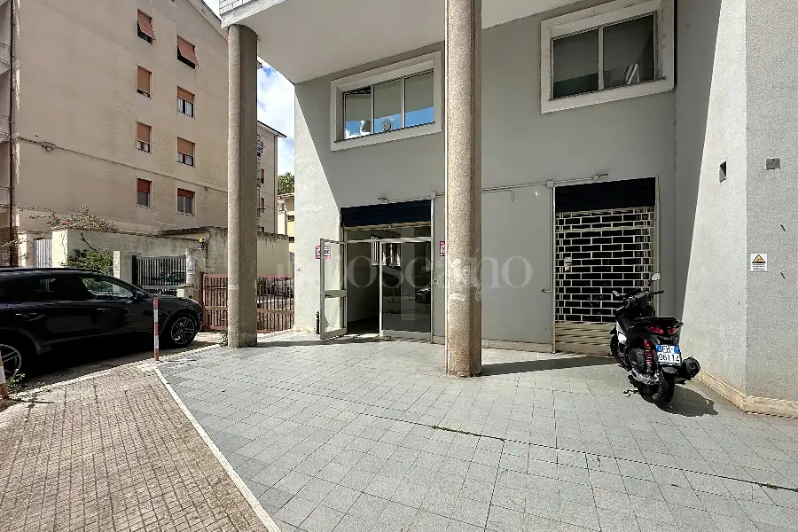 Attività Commerciale in affitto di 250 mq a €1.500 (rif. 14/2026)