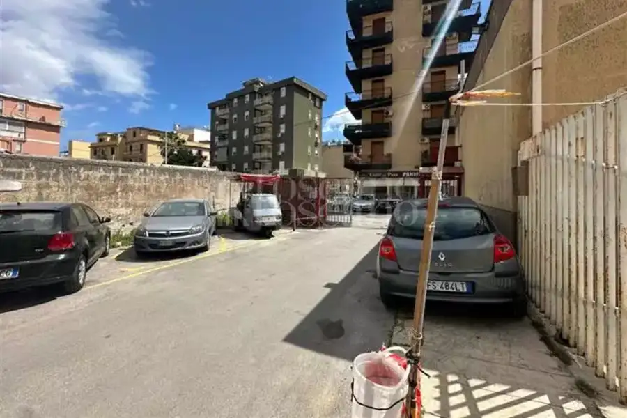 Negozio in affitto di 81 mq a €550 (rif. 115/2025)