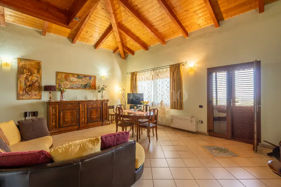 Villa in vendita di 200 mq a €350.000 (rif. 7/2025)