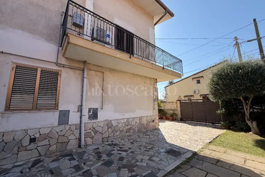 Villa Plurifamiliare in vendita di 400 mq a €399.000 (rif. 137/2026)
