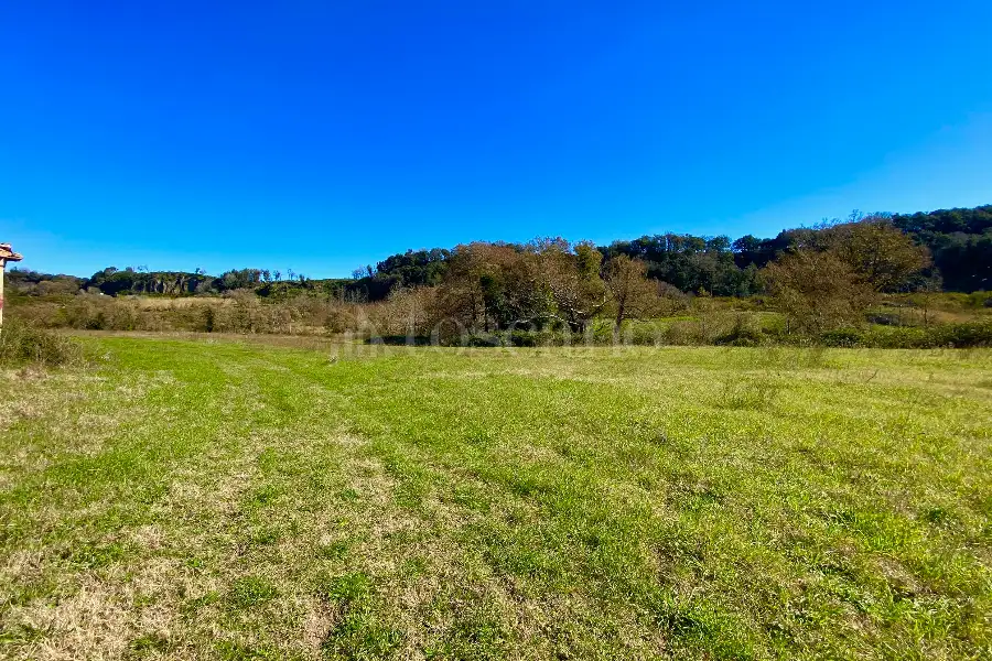 Casale in vendita di 1.300 mq a €399.000 (rif. 18/2026)