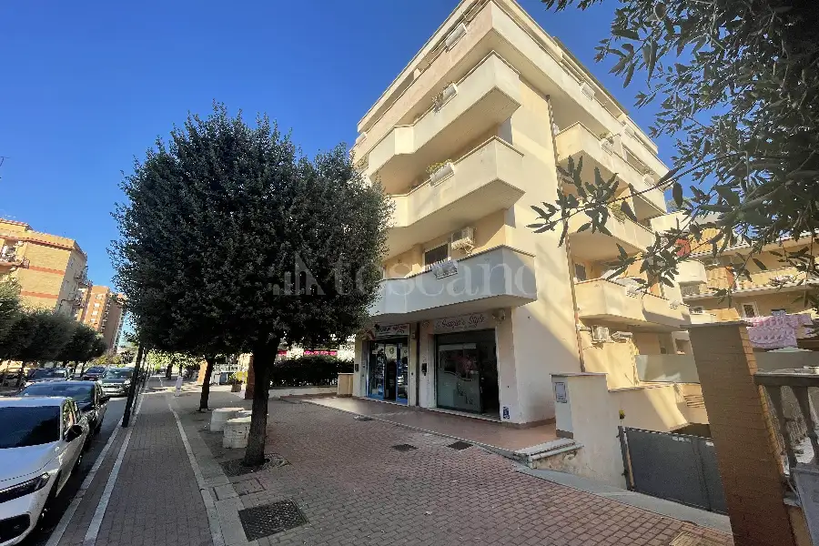 Box in vendita di 25 mq a €28.000 (rif. 83/2026)