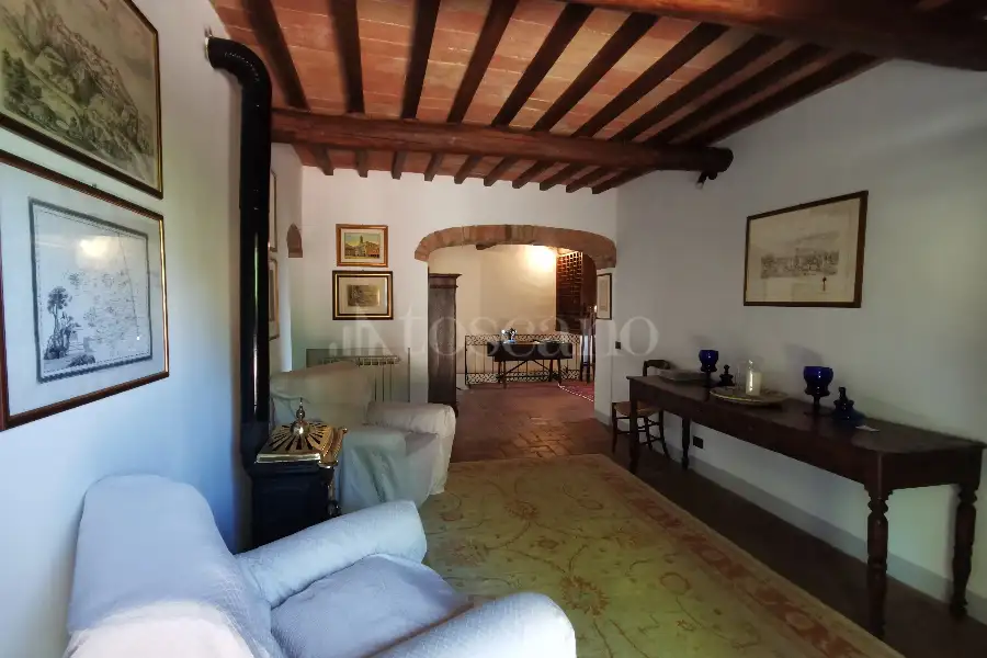 Casale in vendita di 300 mq a €570.000 (rif. 24/2022)