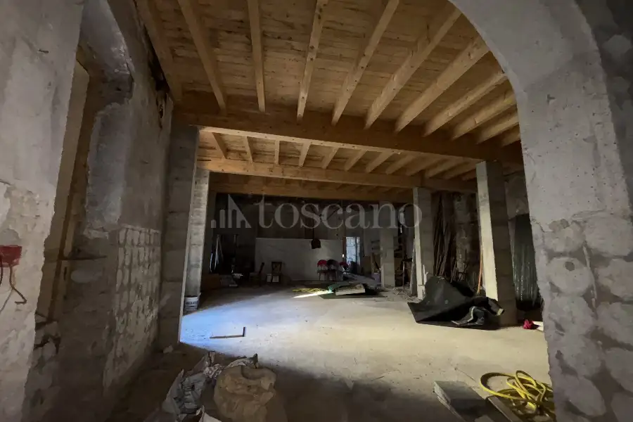 Casa Indipendente in vendita di 700 mq a €335.000 (rif. 1/2025)