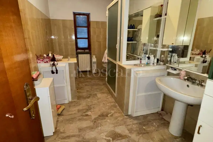Villa Bifamiliare in affitto di 250 mq a €700 (rif. 105/2025)