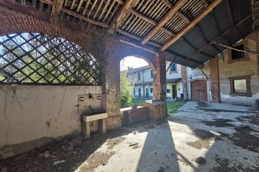 Casa Indipendente in vendita di 500 mq a €65.000 (rif. 27/2026)