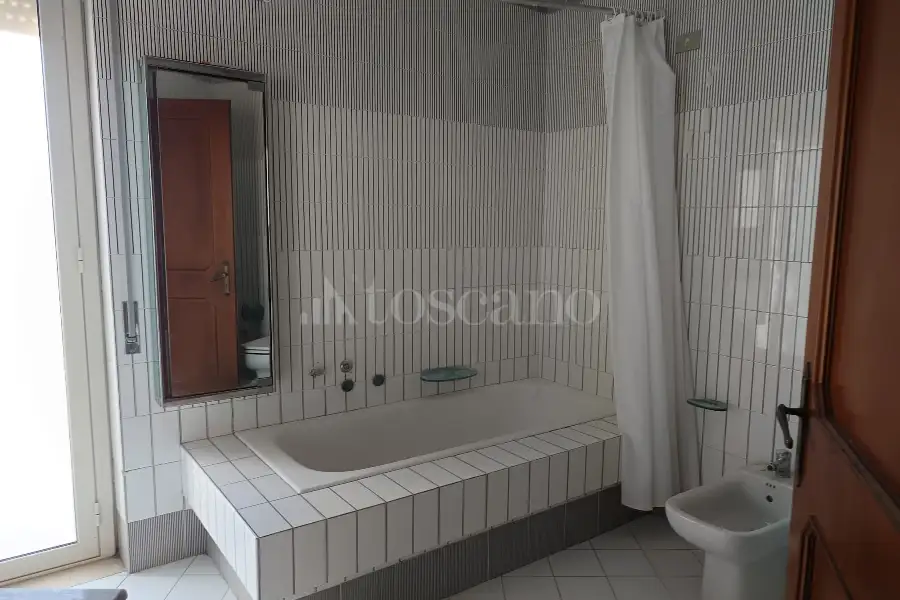 Casa in vendita di 232 mq a €198.000 (rif. 25/2026)