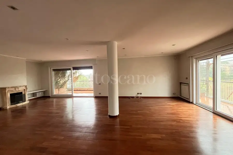 Attico in vendita di 230 mq a €1.400.000 (rif. 1/2026)