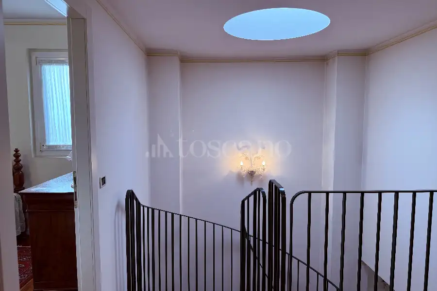 Villa Bifamiliare in vendita di 320 mq a €780.000 (rif. 65/2025)