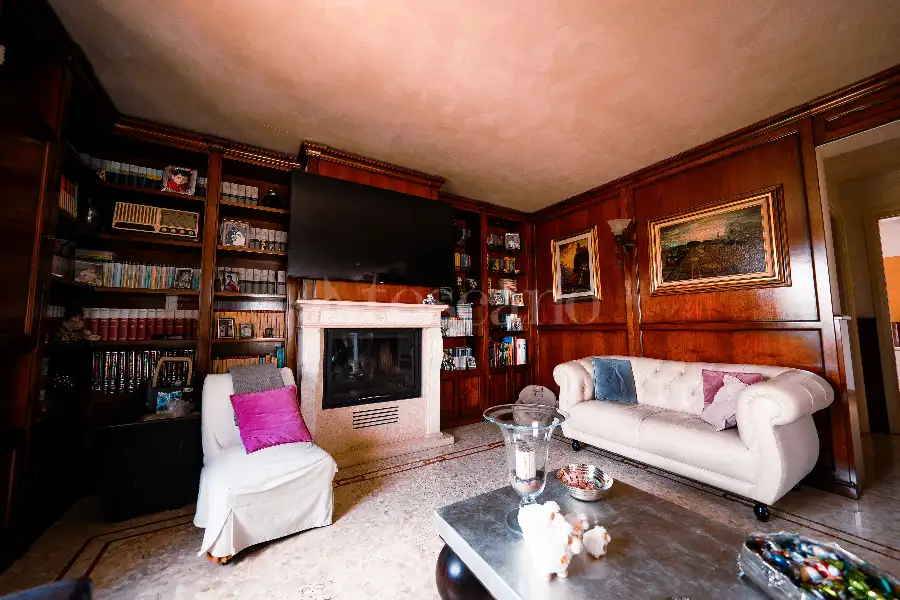 Casa Indipendente in vendita di 340 mq a €1.490.000 (rif. 24/2026)