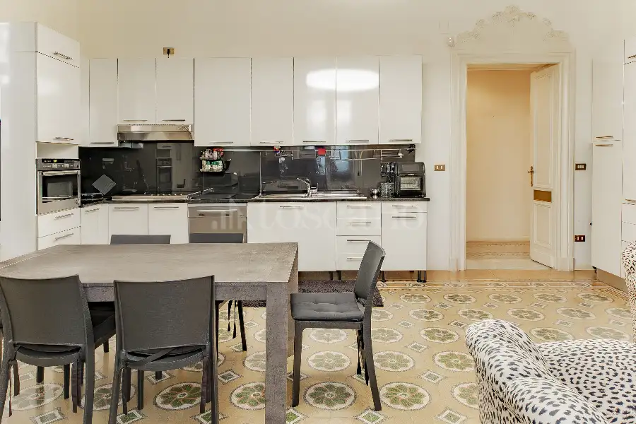 Casa in vendita di 340 mq a €790.000 (rif. 9/2025)