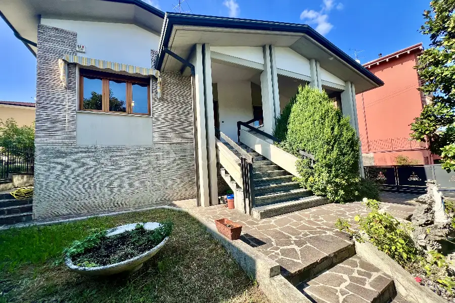 Villa in vendita di 400 mq a €700.000 (rif. 59/2025)