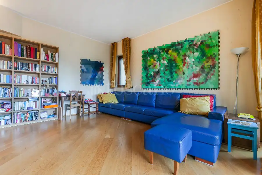 Villa Bifamiliare in vendita di 680 mq a €2.580.000 (rif. 24/2025)