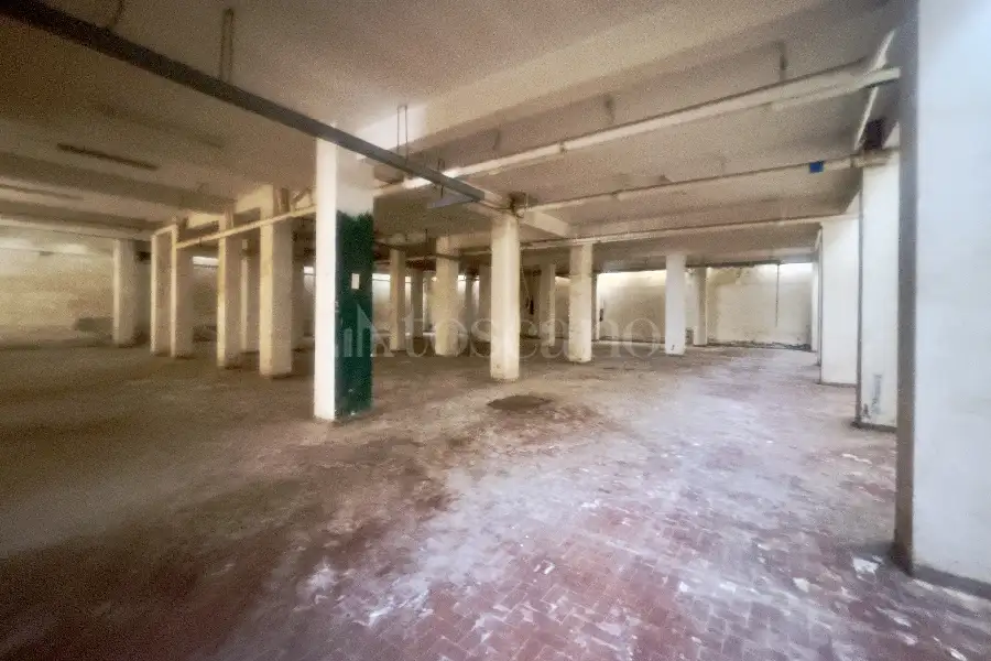 Garage in vendita di 620 mq a €250.000 (rif. 40/2025)