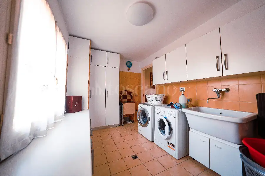 Casa Indipendente in vendita di 340 mq a €1.490.000 (rif. 24/2026)