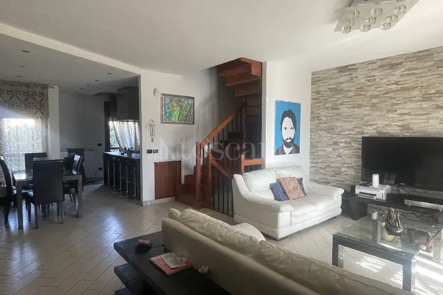 Villino a Schiera in vendita di 210 mq trattativa riservata (rif. 148/2024)