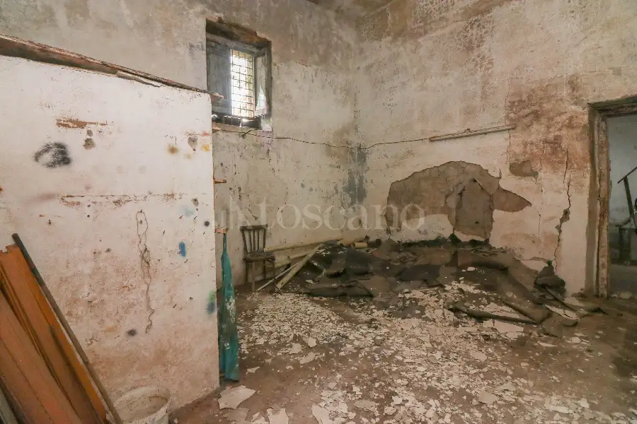Casa Indipendente in vendita di 600 mq a €350.000 (rif. 27/2024)