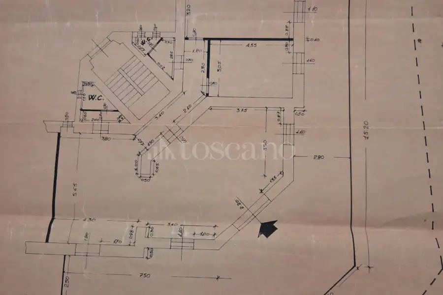 Negozio in vendita di 110 mq a €219.000 (rif. 12/2026)