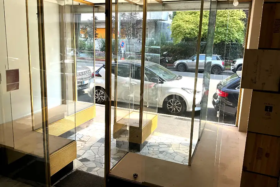 Negozio in affitto di 40 mq a €1.000 (rif. 23/2026)