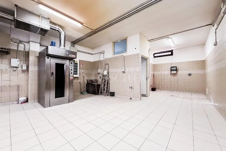 Negozio in vendita di 124 mq a €265.000 (rif. 107/2025)