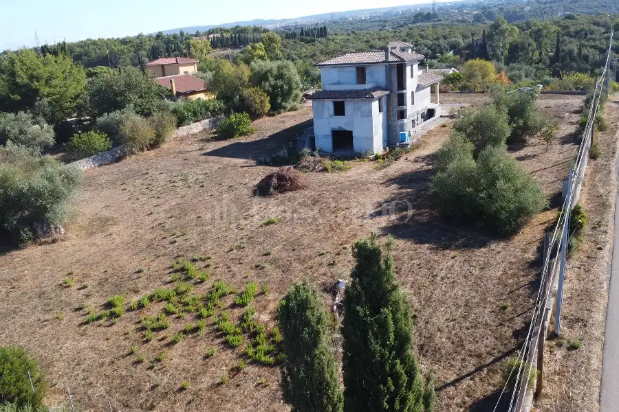 Casa Indipendente in vendita di 300 mq a €230.000 (rif. 198/2026)