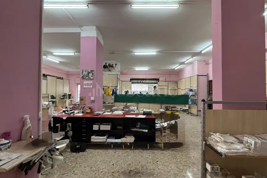 Negozio in vendita di 416 mq a €213.000 (rif. 4/2026)