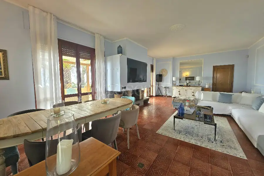 Villa in vendita di 250 mq a €1.200.000 (rif. 9/2025)