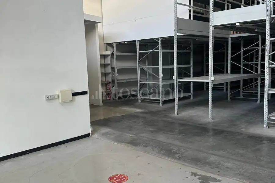 Capannone in affitto di 300 mq a €3.500 (rif. 75/2026)