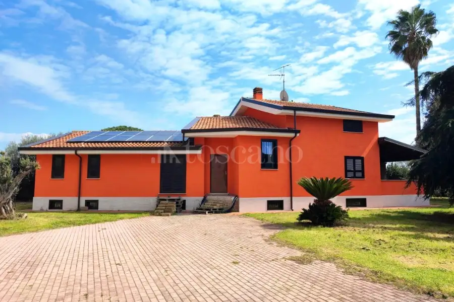 Villa in vendita di 250 mq a €240.000 (rif. 18/2026)