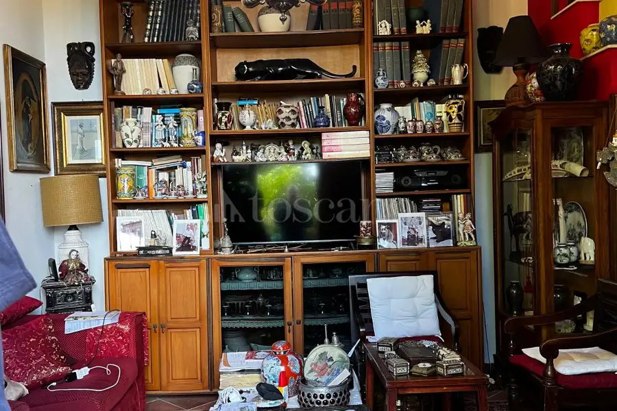 Villa in vendita di 920 mq a €2.000.000 (rif. 43/2025)