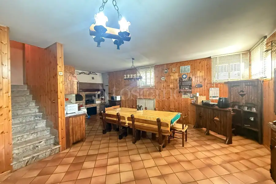 Casa Indipendente in vendita di 280 mq a €350.000 (rif. 1/2026)