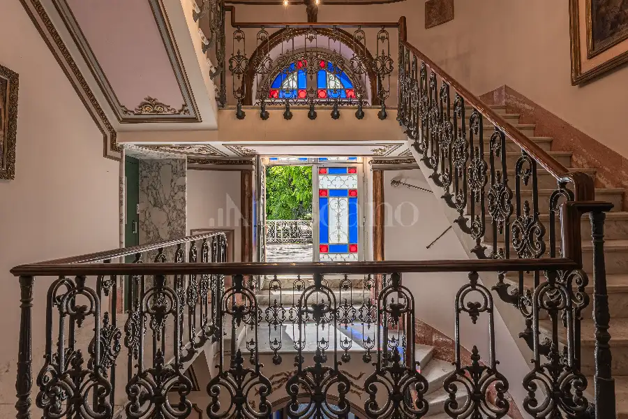 Villa in vendita di 1.200 mq a €4.250.000 (rif. 61/2026)
