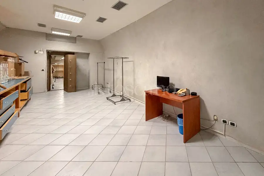 Negozio in vendita di 200 mq a €590.000 (rif. 51/2026)