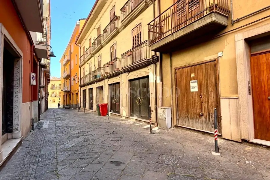 Negozio in vendita di 90 mq a €74.000 (rif. 141/2026)