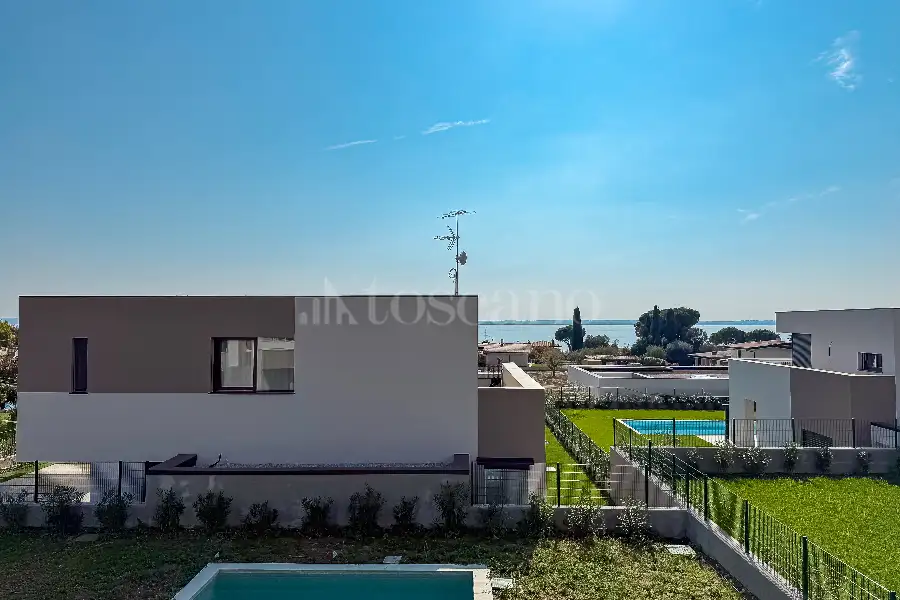 Villa in vendita di 292 mq a €1.590.000 (rif. 12/2025)