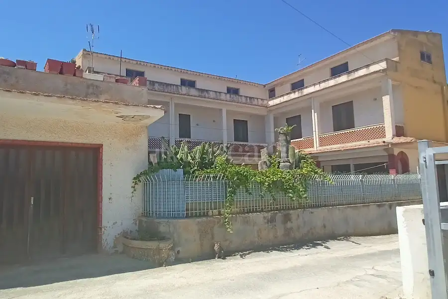 Casa Indipendente in vendita di 458 mq a €185.000 (rif. 39/2026)