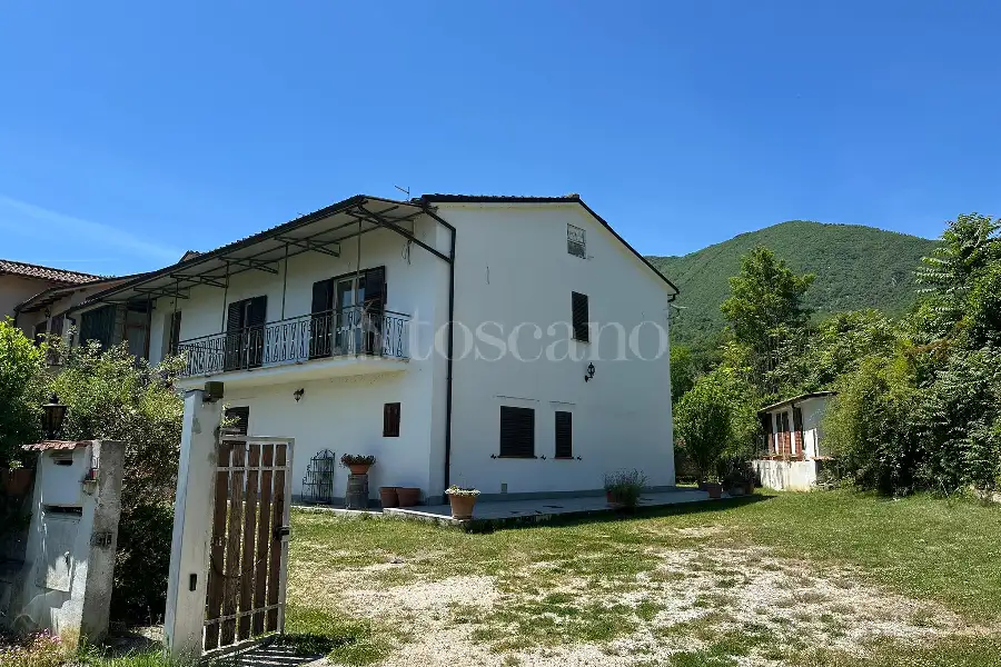 Villa Bifamiliare in vendita di 250 mq a €169.000 (rif. 13/2026)